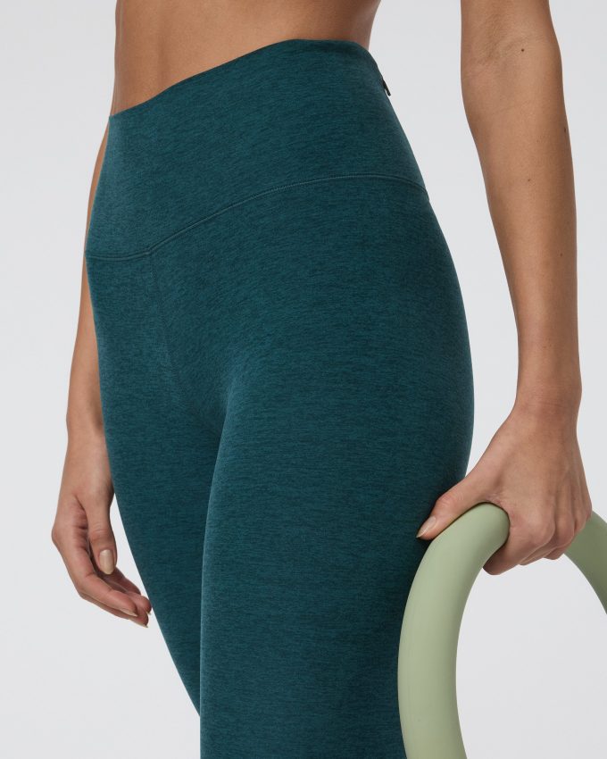 Clean Elevation Legging